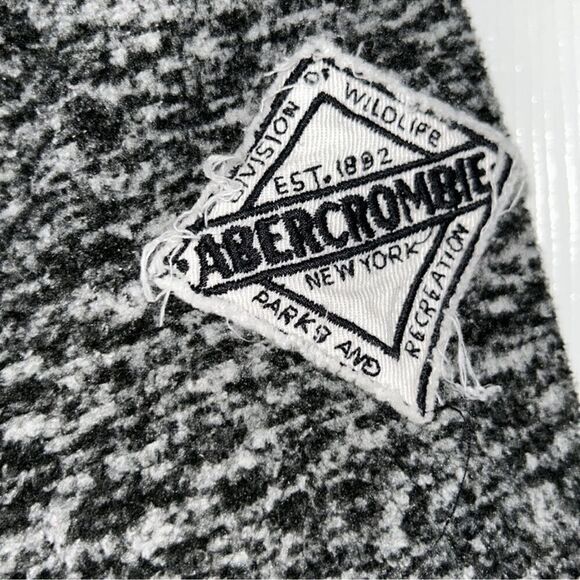 Abercrombie Kids Boys Gray and Black Hoodie(Size 3/4) - Picture 4 of 8